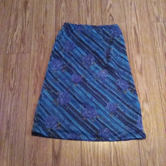 Ensemble jupe et chandail faits main - Picture 2 of 6